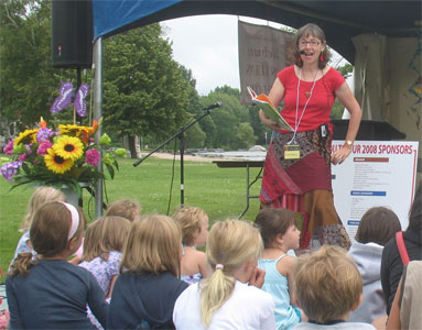 Frieda Wishinsky giving a presentation